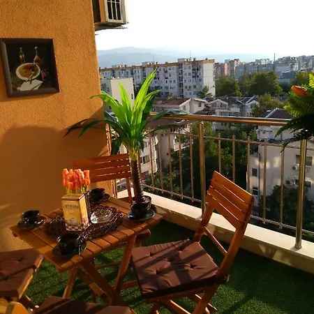 Alexandra Apartment *